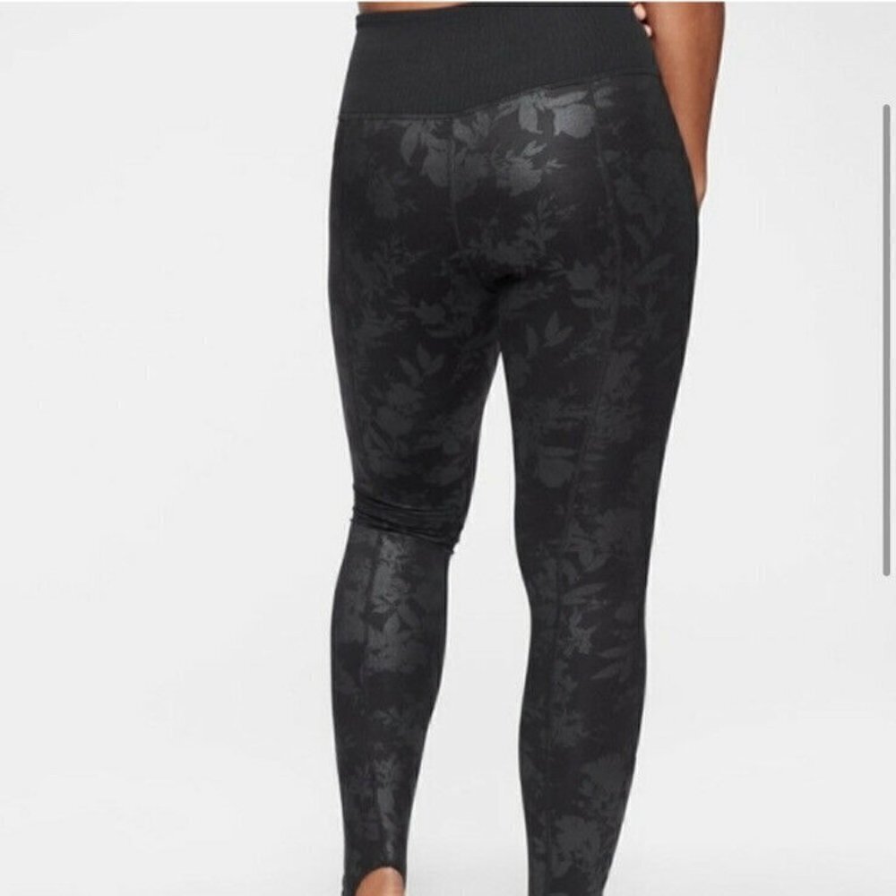 Athleta Midnight Garden Stirrup Leggings Size XSP Black Floral - Picture 3 of 12